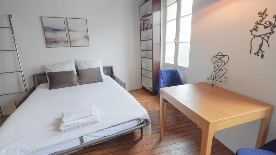 12 Cozy Studio in heart of Paris near Louvre & Metro Apartment in Paris