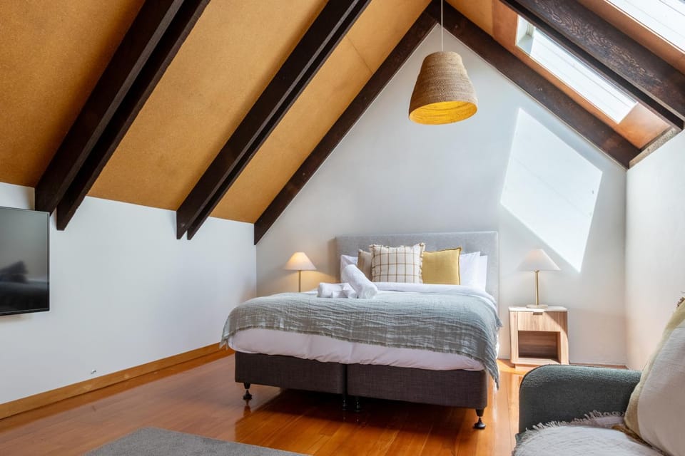 Bed, Photo of the whole room, Evening entertainment, Bedroom, towels