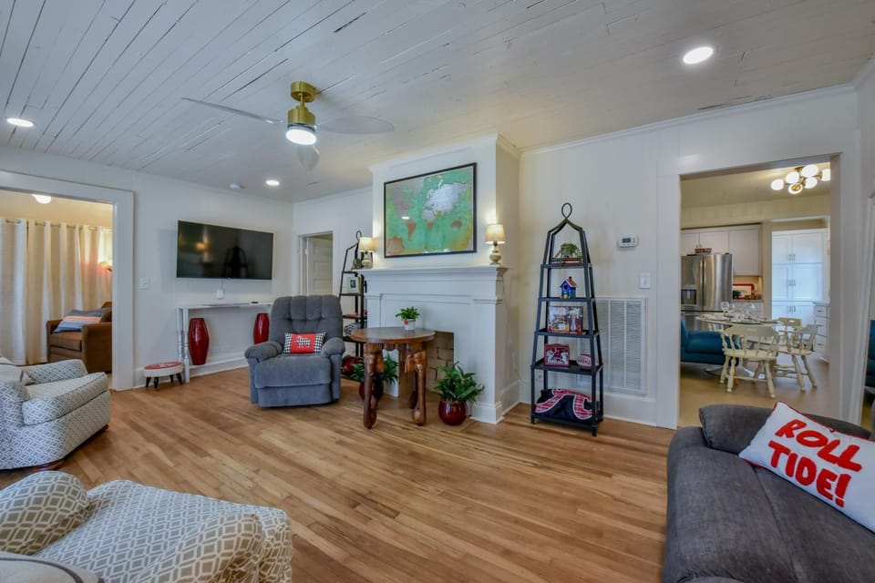 1 Mile to UA Campus: Walkable Midtown Getaway House in Tuscaloosa