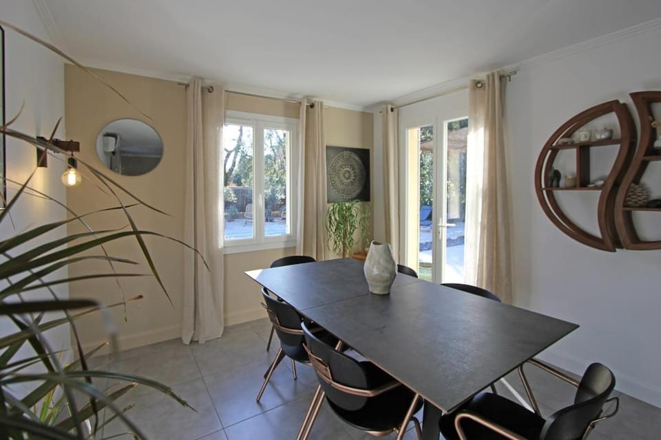 Living room, Dining area, Meals, Dinner