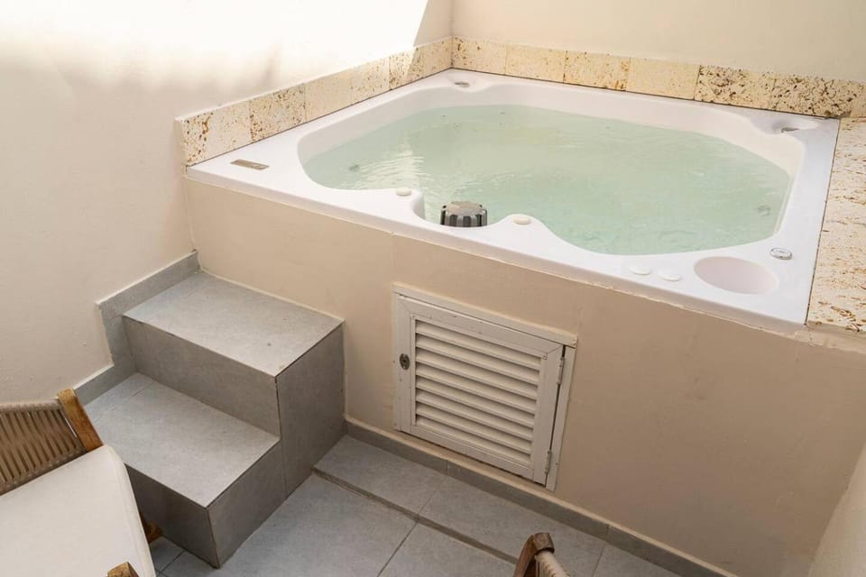 Apto Moneda 5 Colonial Charm Jacuzzi in the Heart of Cartagena Apartment in Cartagena