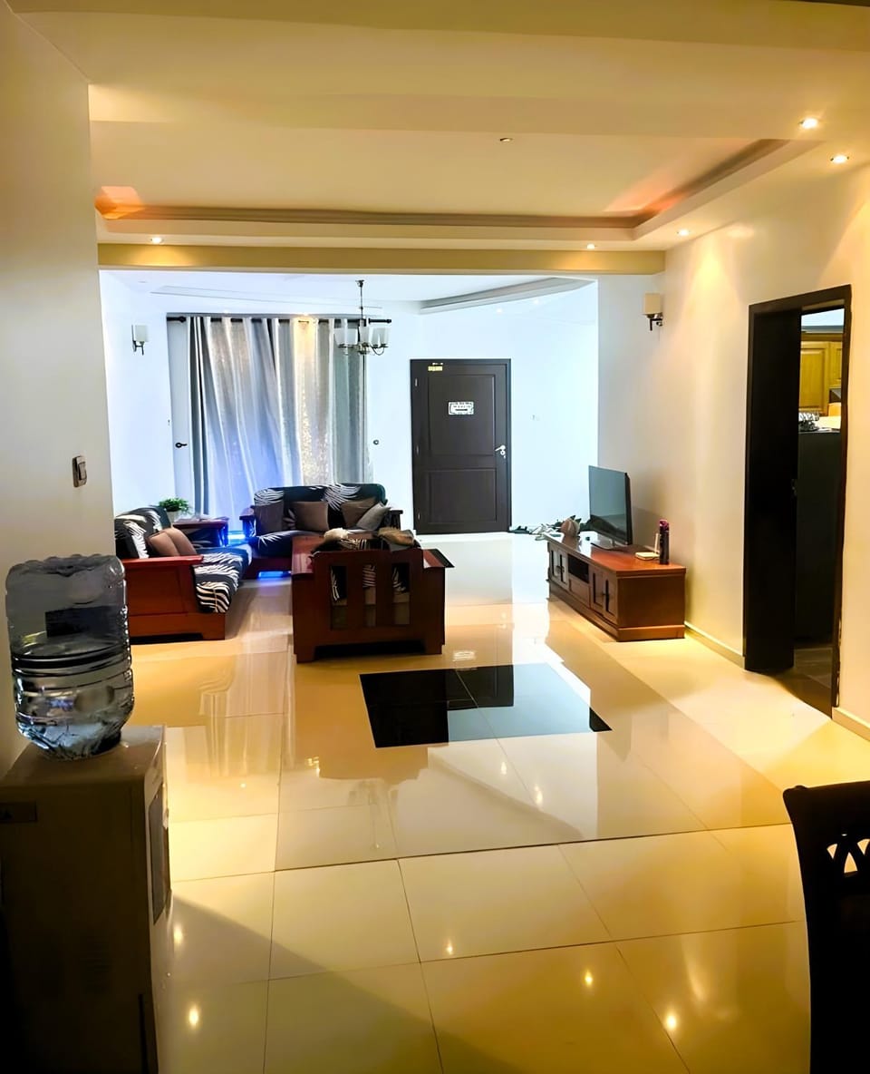 TV and multimedia, Living room, Seating area, Evening entertainment