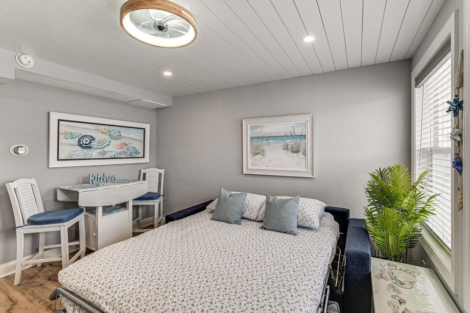 Walk to Beach & Boardwalk! Wildwood Crest Getaway House in Wildwood Crest
