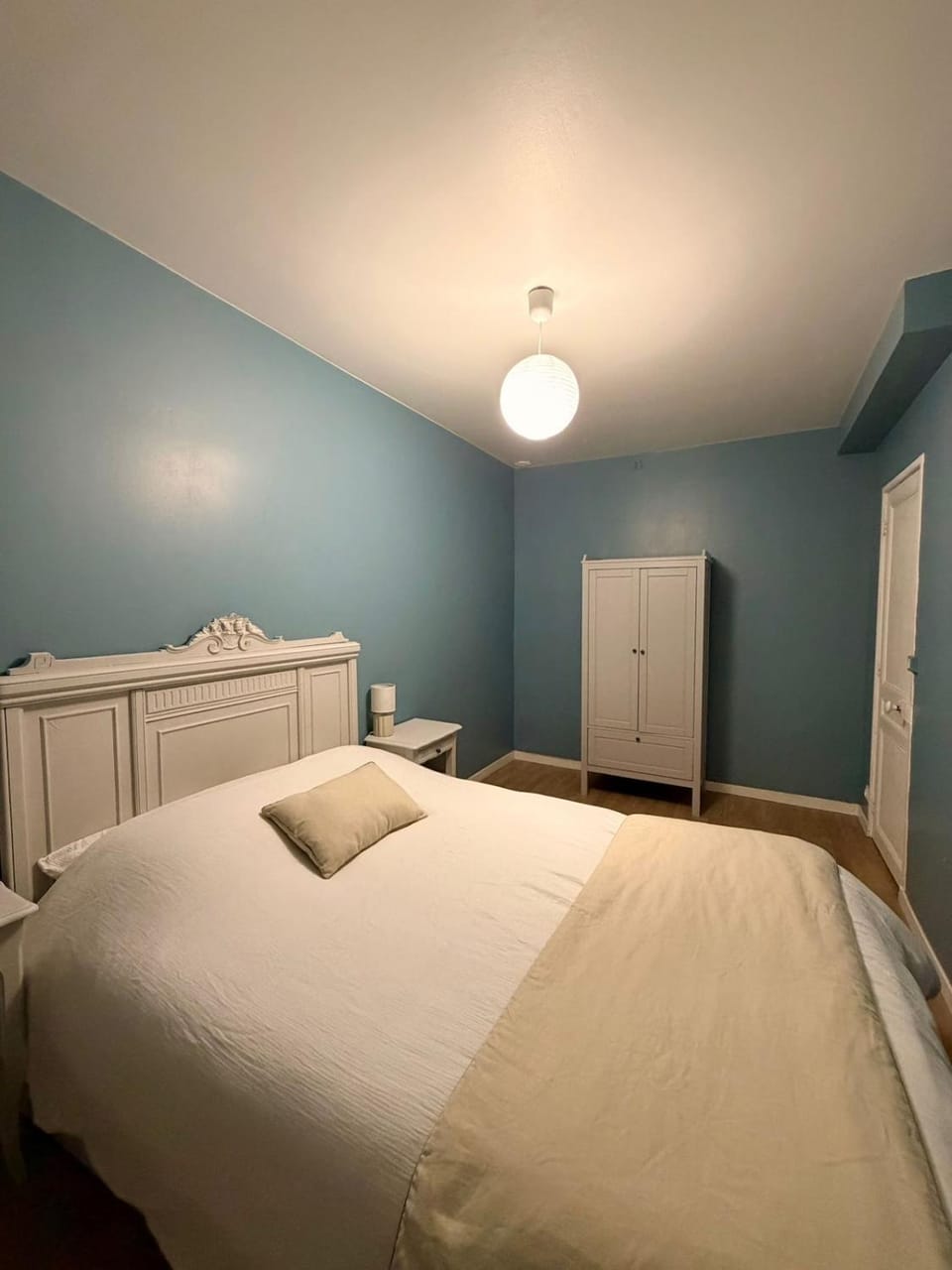 Bed, Photo of the whole room, Bedroom, wardrobe