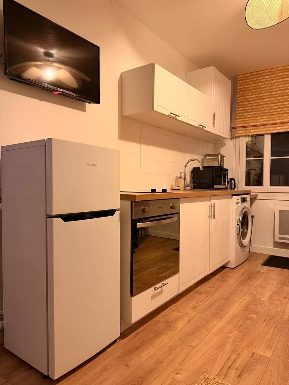 Kitchen or kitchenette, oven, stove, toaster, washing machine
