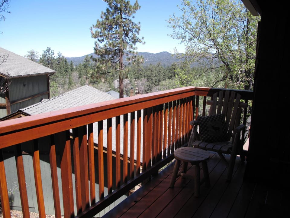 Snow Summit Townhouse Unit 05 With AC House in Big Bear