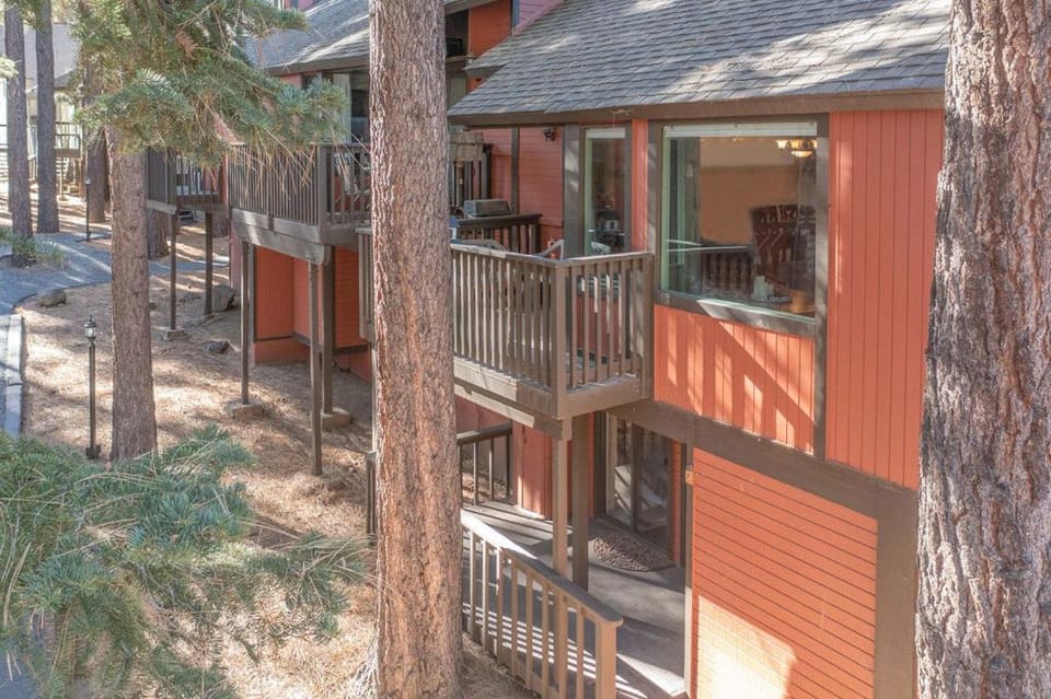 Escape For All Seasons Unit 09 House in Big Bear