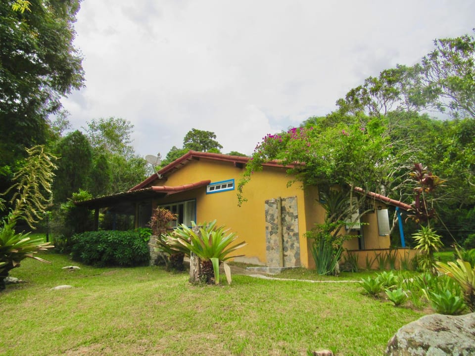 Chalé na Beira do Lago Pet Friendly House in State of Rio de Janeiro