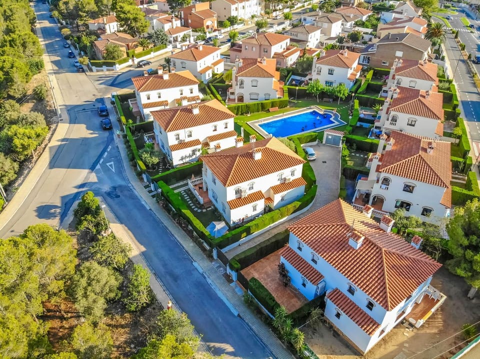 Facade/entrance, Bird's eye view, Garden view, Pool view, Street view