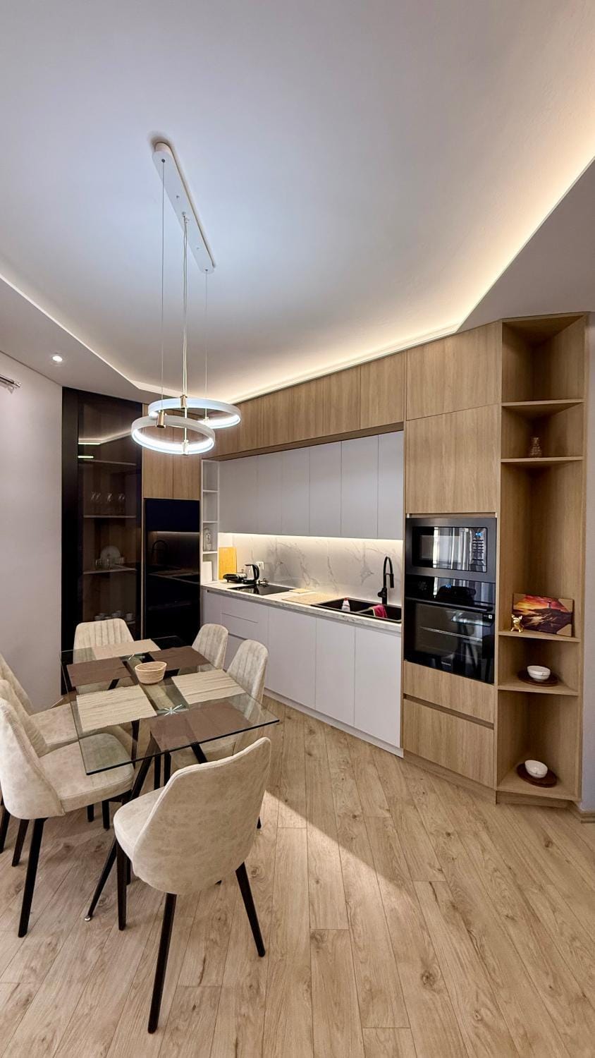 Kitchen or kitchenette, Dining area, minibar, oven, stove