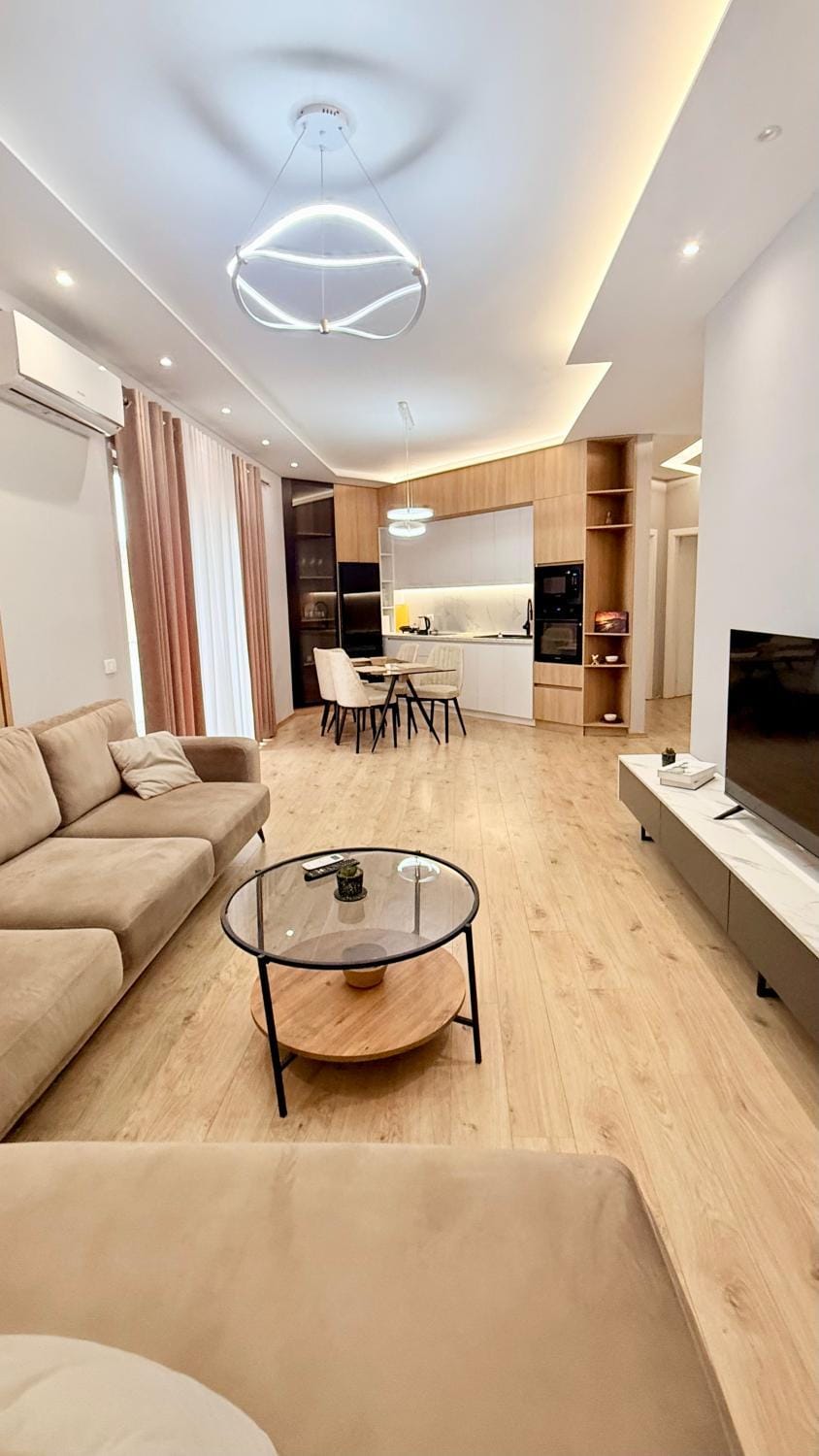 TV and multimedia, Kitchen or kitchenette, Living room, Seating area, Dining area