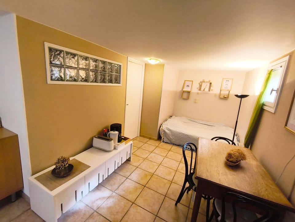 Studio in villa provencal with pool Apartment in Vence