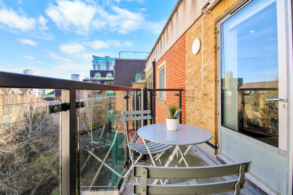 Zone 1 Waterloo Modern Apt , 1 Min to Tube, Balcony & South Bank Apartment in City of Westminster
