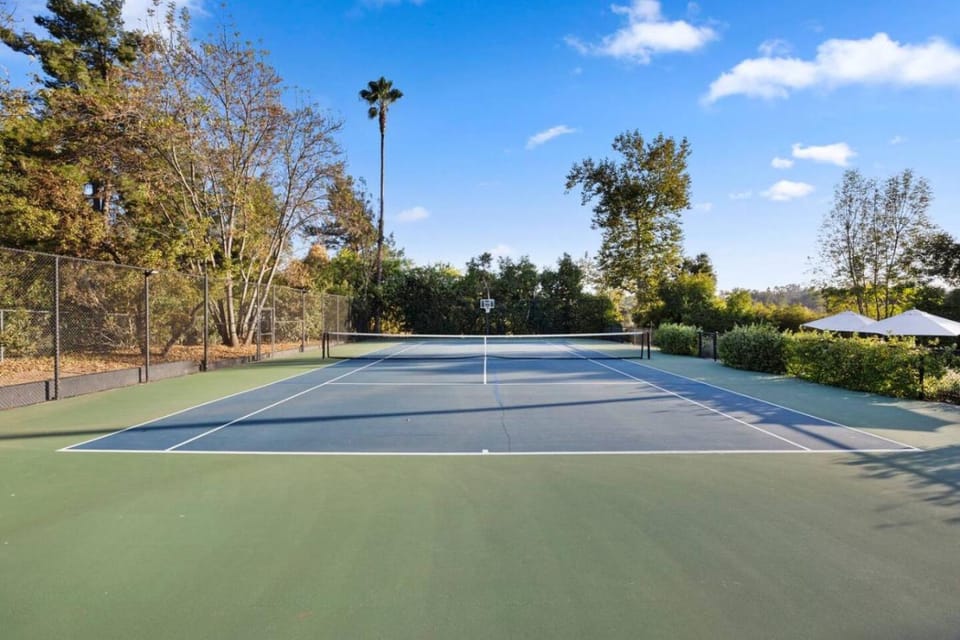 Luxury Ojai Escape Pool, Jacuzzi & Tennis Court Villa in Ojai