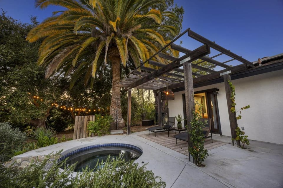 Luxury Ojai Escape Pool, Jacuzzi & Tennis Court Villa in Ojai