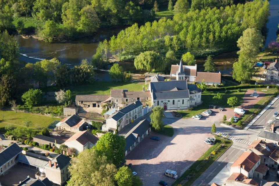 Ancien presbytère en bord de rivière proche vallée de la Loire House in Nouvelle-Aquitaine