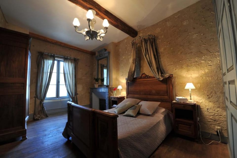 Ancien presbytère en bord de rivière proche vallée de la Loire House in Nouvelle-Aquitaine