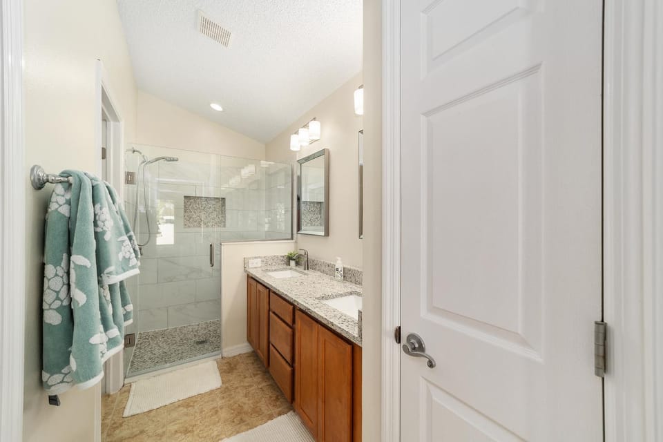 Shower, Bathroom, towels