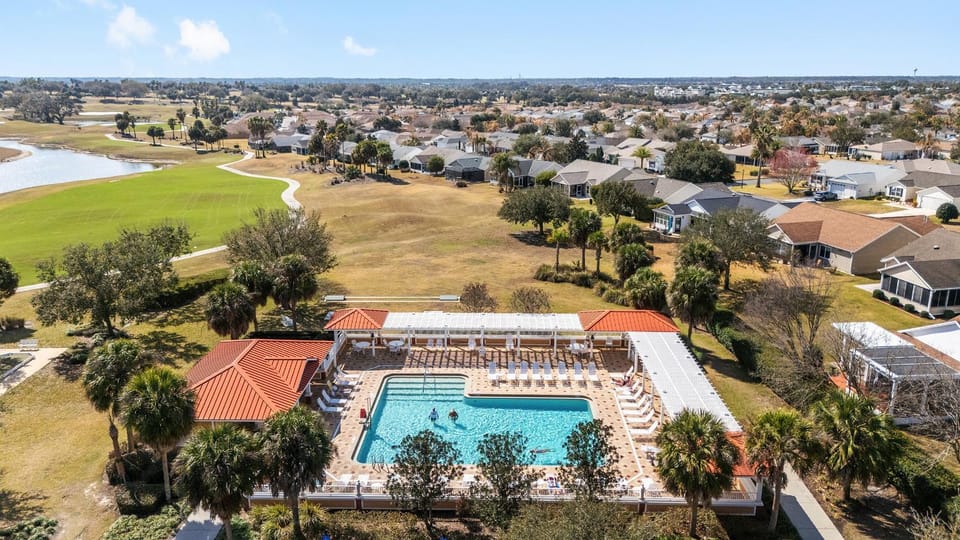 Swimming pool, sunbed