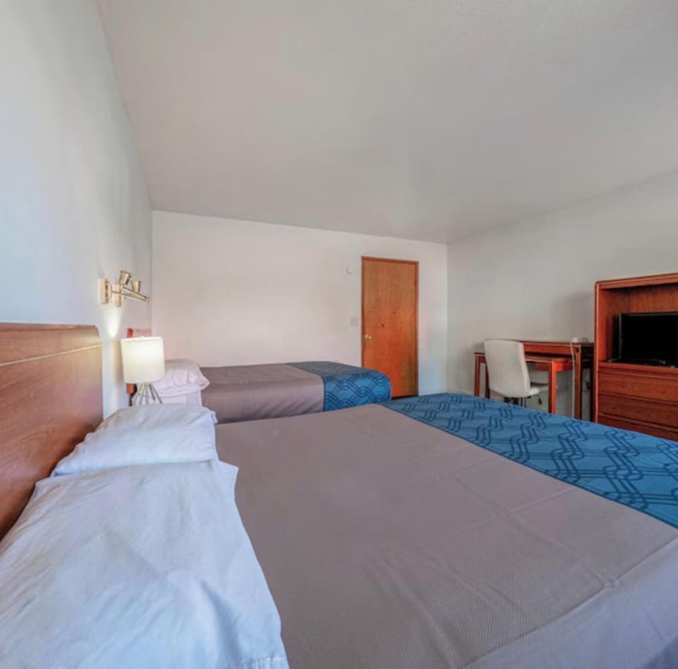 Rama Inn Motel And RV Park Hotel in Willamette Valley