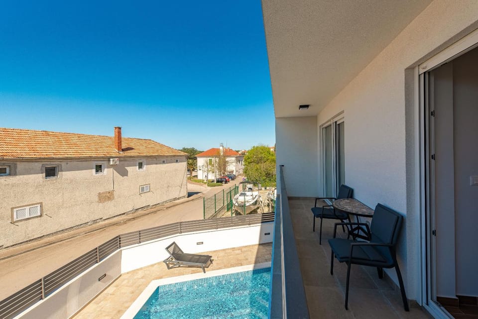 Balcony/Terrace, Pool view