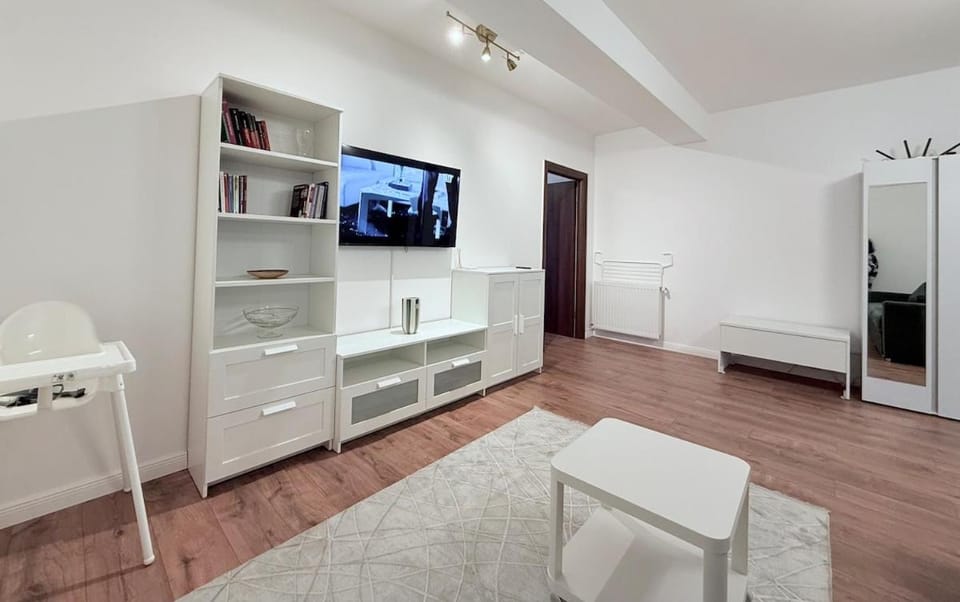 Olive Green I Apartment at Groundfloor with Balcony Apartment in Bucharest