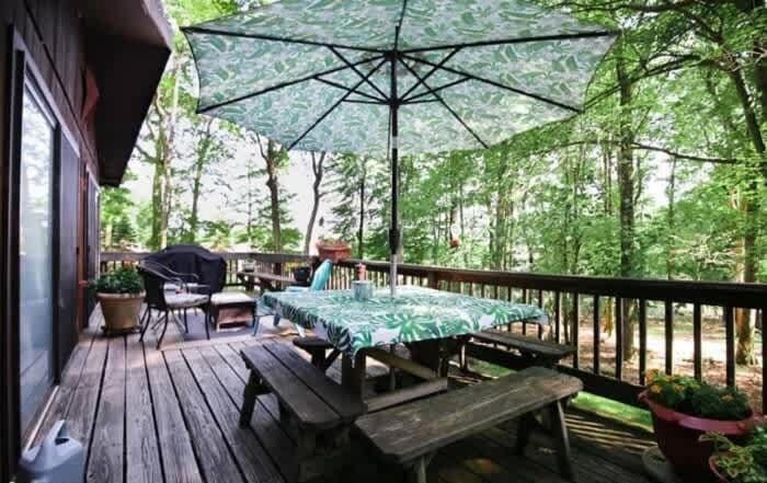 Inn Harmony- Cabin with Game Room Hot Tub Firepit Cabin in Hickory Run State Park
