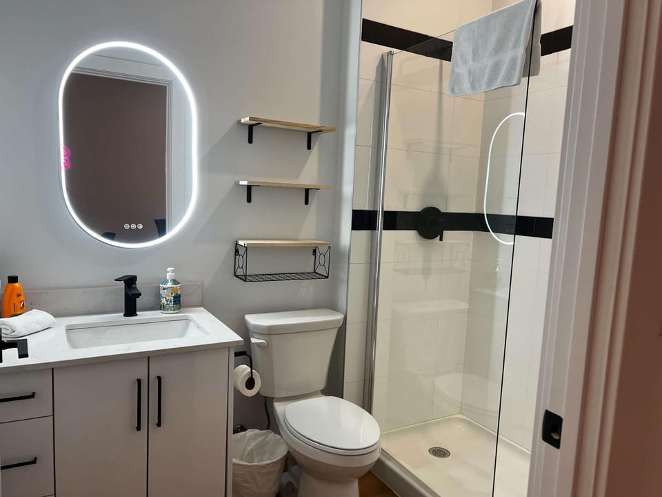 Downtown Glow AC, Unit 403 Apartment in Dartmouth