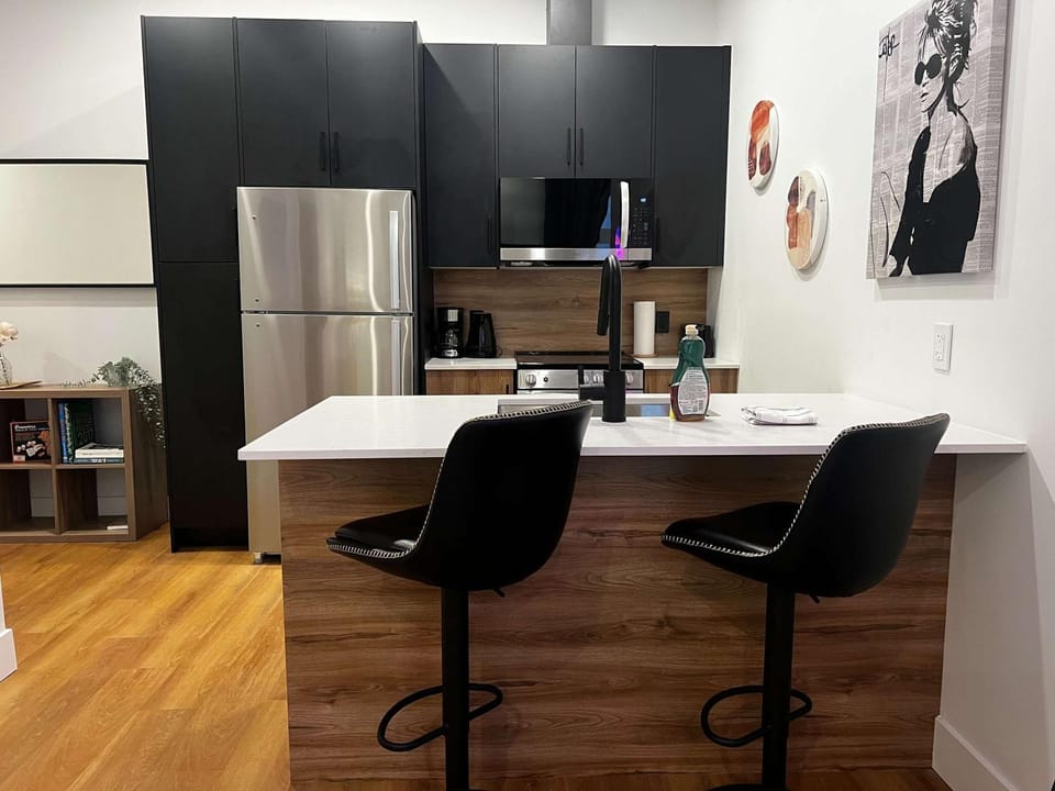 Downtown Glow AC, Unit 403 Apartment in Dartmouth
