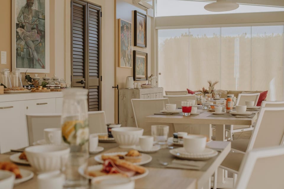 Coffee/tea facilities, Food and drinks, Breakfast
