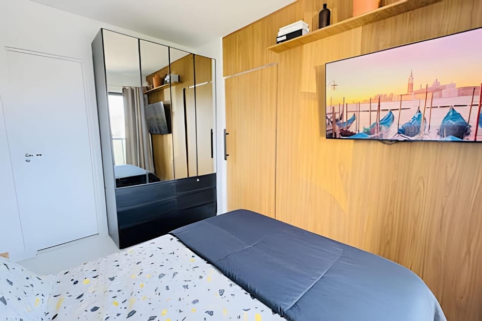 Bed, TV and multimedia, Photo of the whole room, Evening entertainment, Bedroom, wardrobe, air conditioner