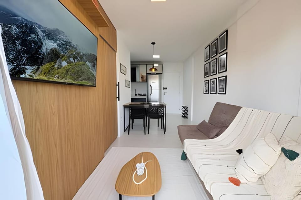 TV and multimedia, Kitchen or kitchenette, Living room, Seating area, Dining area