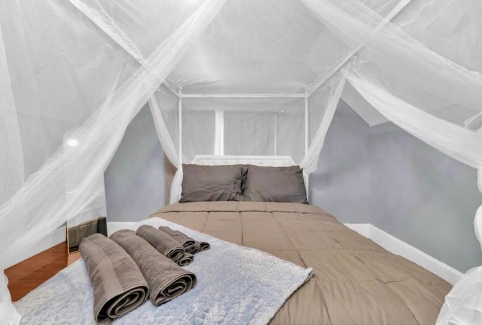 Cozy Corner Buffalo Getaway House in Buffalo