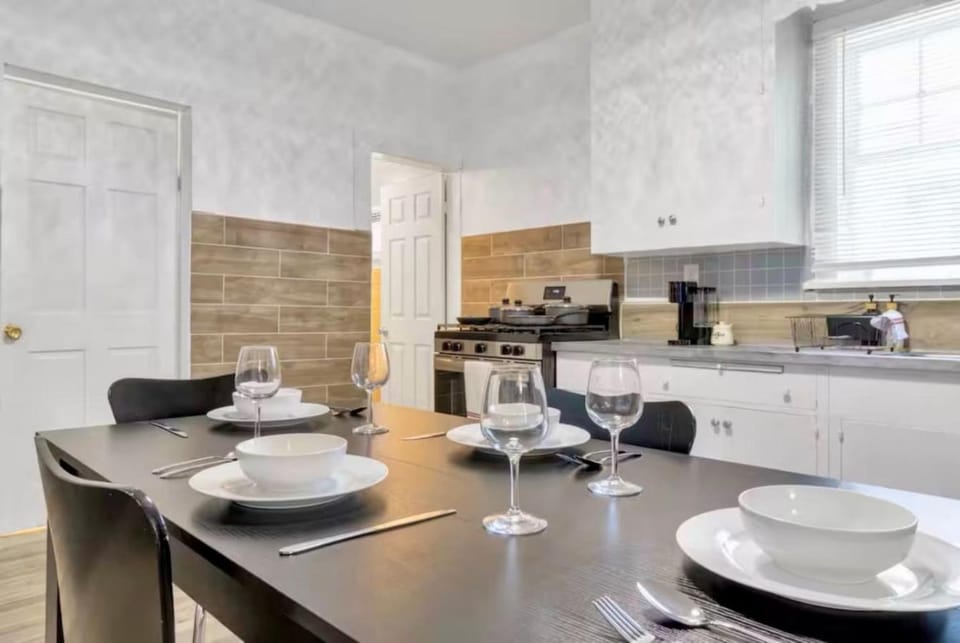 Cozy Corner Buffalo Getaway House in Buffalo