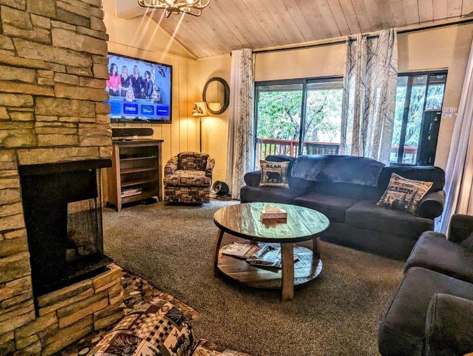Snow Summit Townhouse with Spa Unit 41 House in Big Bear