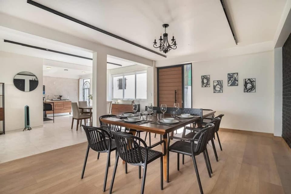 Spacious Home Ideal for Groups with Patio & Arcade House in Mexico City