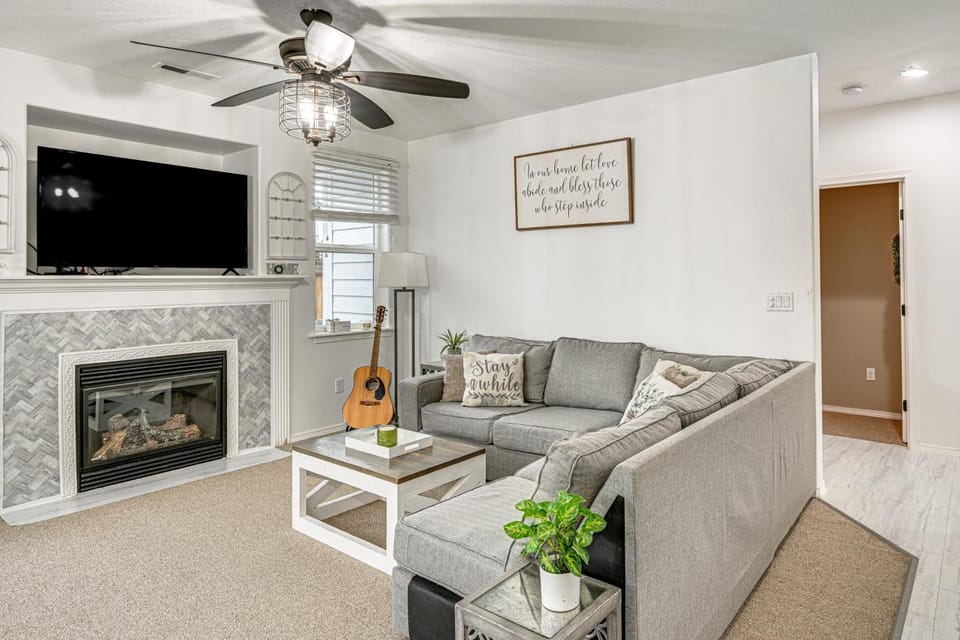 Fenced Yard and Fire Pit! Kennewick Family Retreat House in Kennewick