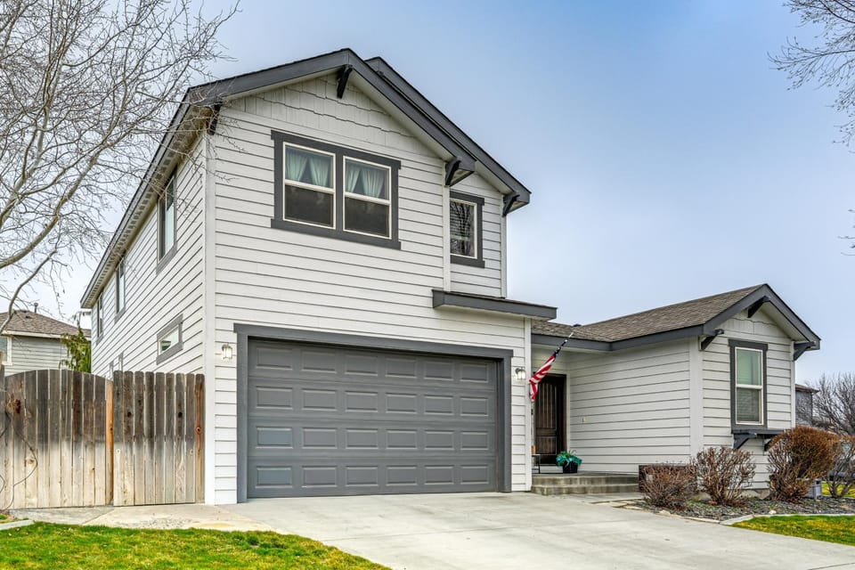 Fenced Yard and Fire Pit! Kennewick Family Retreat House in Kennewick