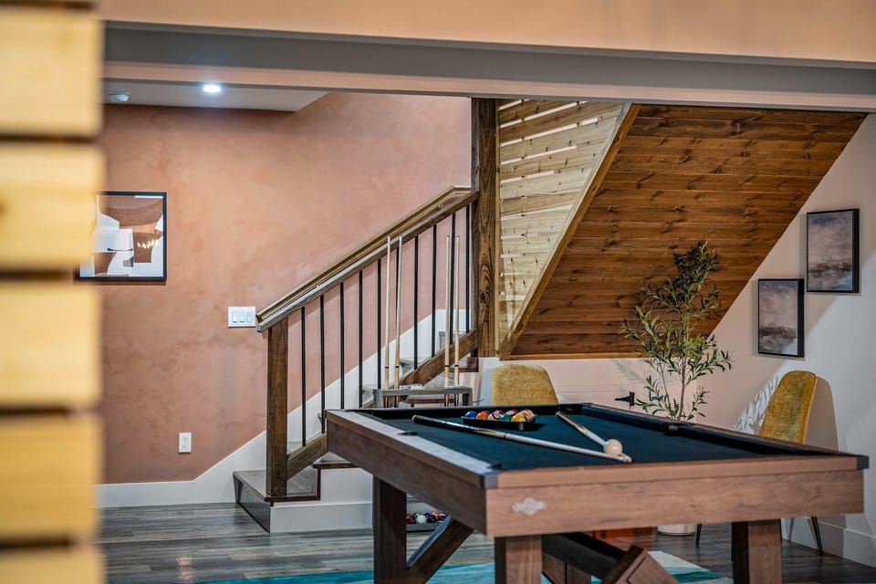 Sleeps 13 Saltwater Pool Fully Fenced in Yard House in Greer