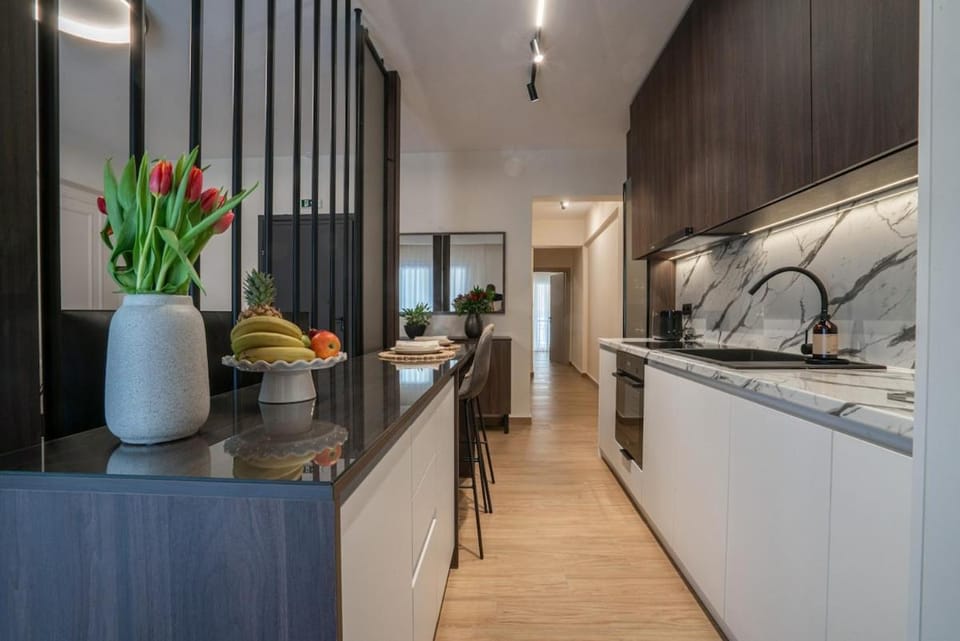 Kitchen or kitchenette, Food and drinks, Food, oven, stove