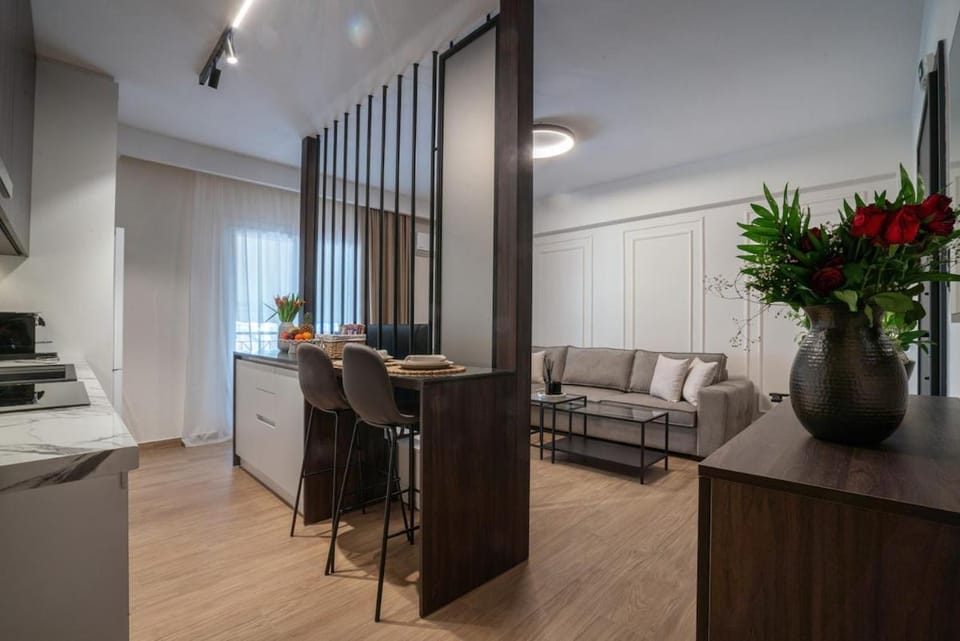 TV and multimedia, Kitchen or kitchenette, Living room, Seating area, Dining area