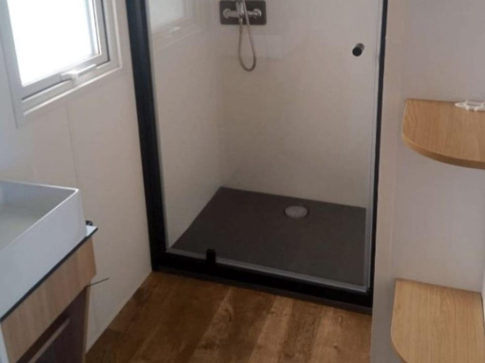 Mobil Home Familial avec Terrasse - 4 Pers. - API-1-52-1731 Campground/ 
RV Resort in Centre-Val de Loire
