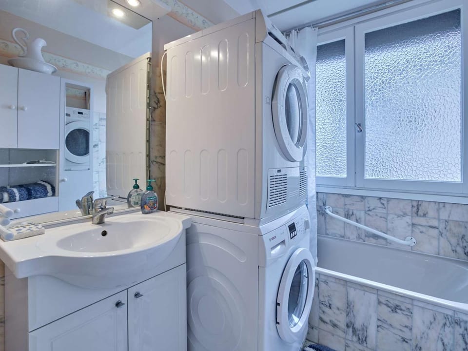 T2 bis lumineux avec Véranda et Wifi, 4 Pers. - FR-1-841-85 Apartment in Occitanie