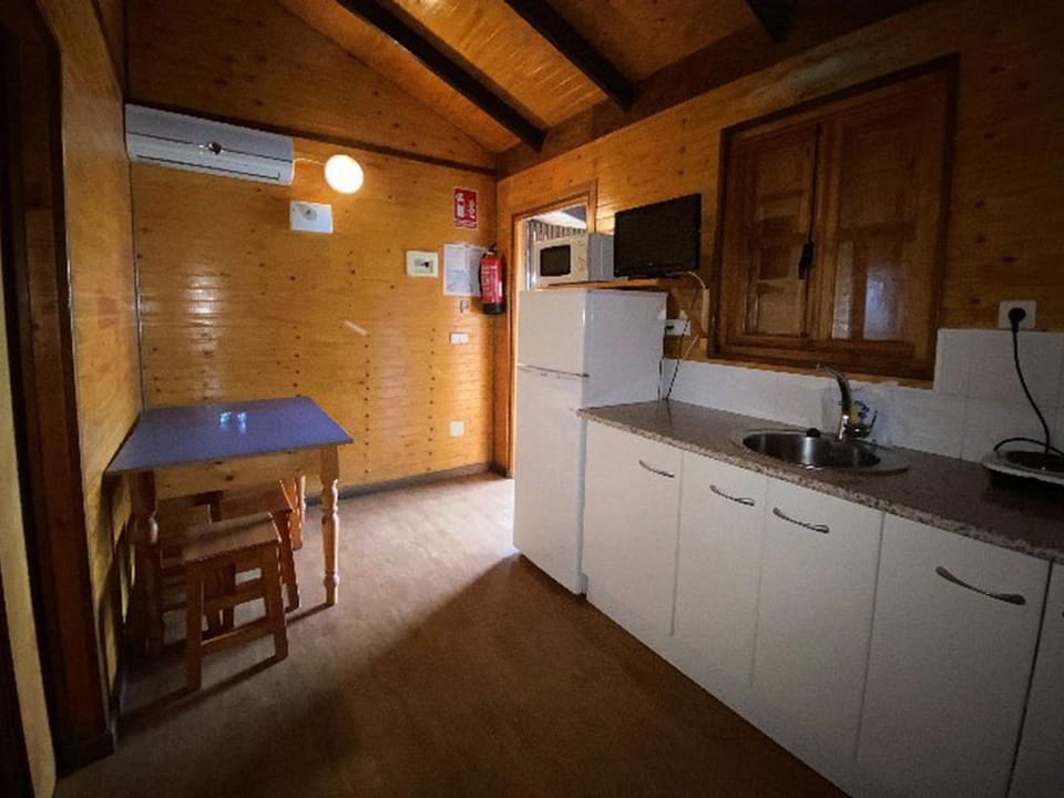 Spacieux Bungalow 8 Pers avec Terrasse - Marbella - API-1-52-1889 Campground/ 
RV Resort in Marbella