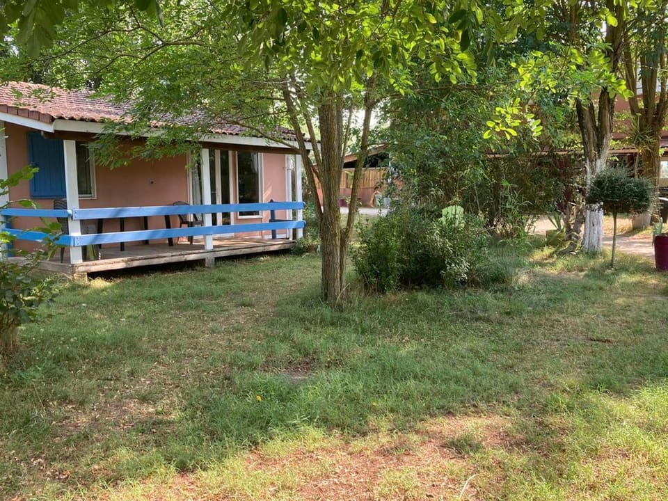 Chalet Confort pour 5 pers avec Terrasse - API-1-52-1941 Campground/ 
RV Resort in Occitanie