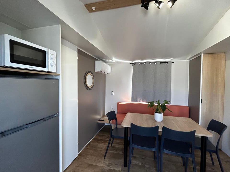 Mobil-Home 6 Pers, Terrasse à Marbella - API-1-52-1925 Campground/ 
RV Resort in Marbella