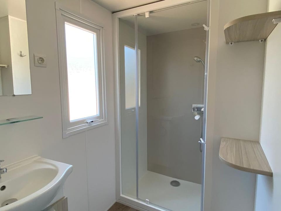 Mobil home à Marbella pour 8 pers. - API-1-52-1922 Campground/ 
RV Resort in Marbella