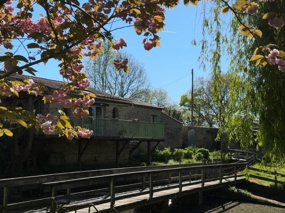 Ancien Moulin avec Terrasse et Cheminée, Saint-Vincent-Sterlanges - FR-1-426-608 House in Pays de la Loire