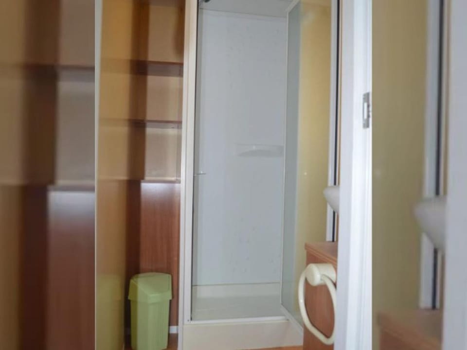 Mobil Home à Junas, 24m², 2 Chambres, Jardin Privé - API-1-52-1828 Campground/ 
RV Resort in Aubais