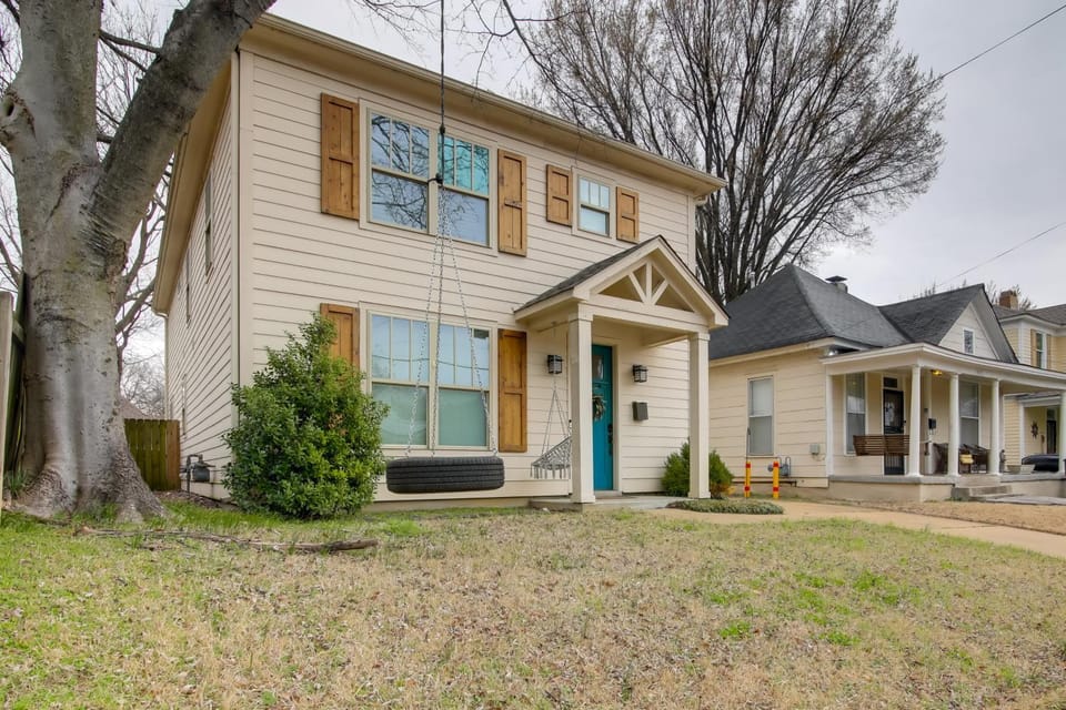 Pool Table! Walkable Stay in Midtown MEM House in Memphis